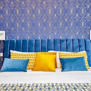  Appartement Art Deco' - Sleepwithme - Free Parking - Free Breakfast - Very Friendly Staff