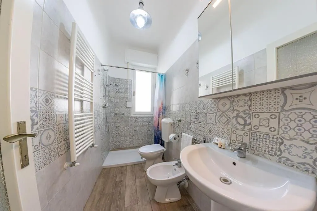 Giramondo - Pisa Train Station & Airport - Free Parking & Wifi Italy