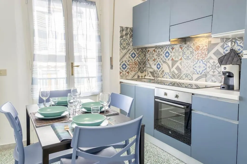 Apartment Giramondo - Pisa Train Station & Airport - Free Parking & Wifi