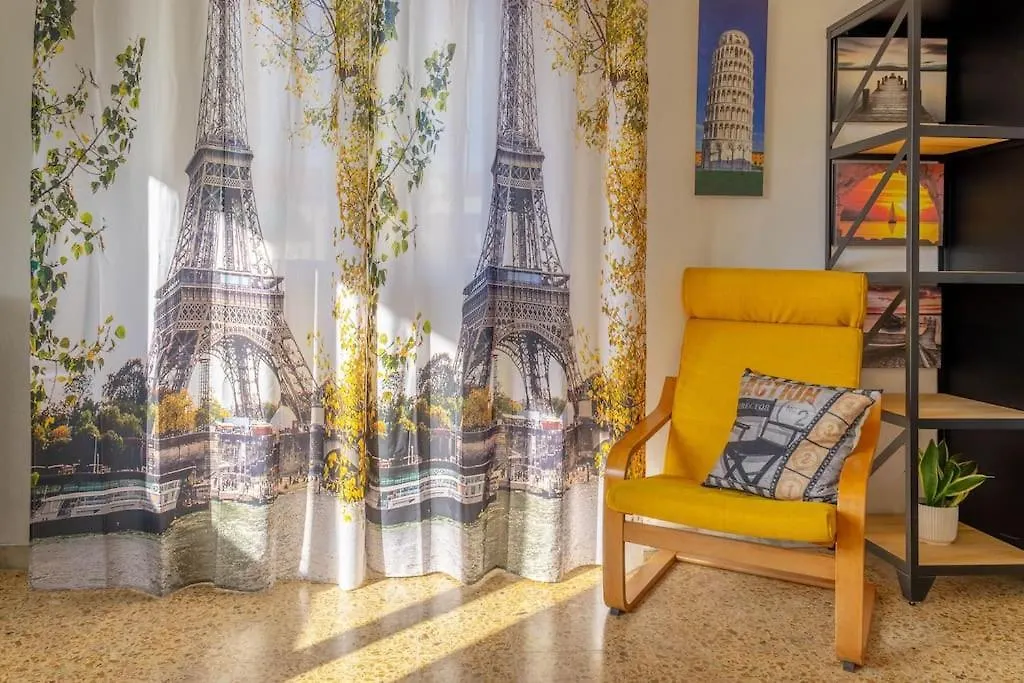 Giramondo - Pisa Train Station & Airport - Free Parking & Wifi 0*,  Italy