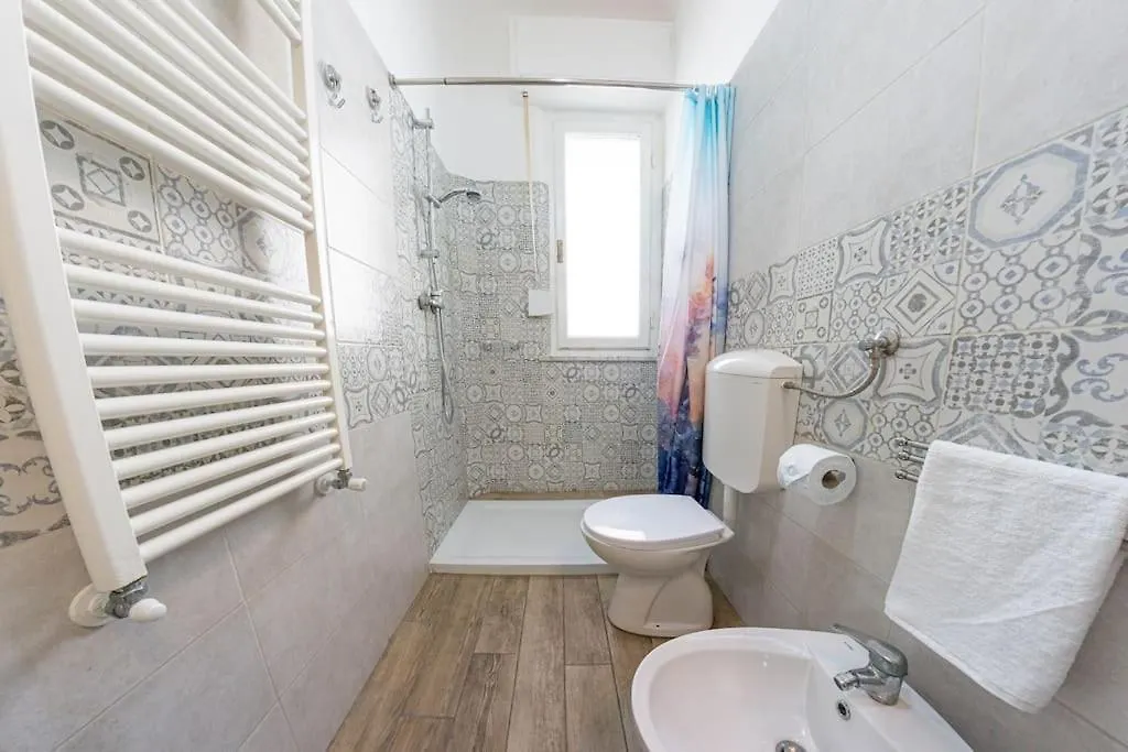 Giramondo - Pisa Train Station & Airport - Free Parking & Wifi Apartment